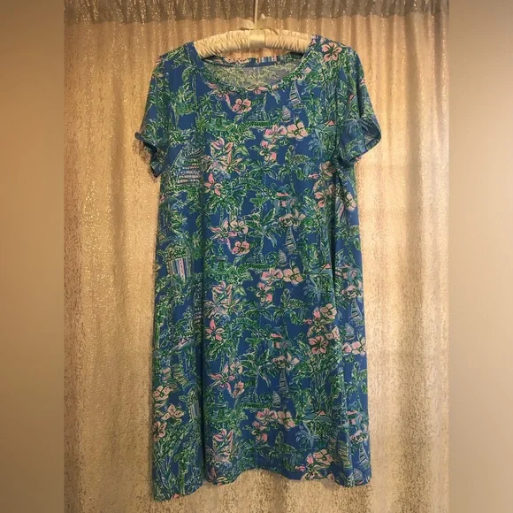 Lilly Pulitzer Beneath the Bougainvillea - Picture 1 of 5